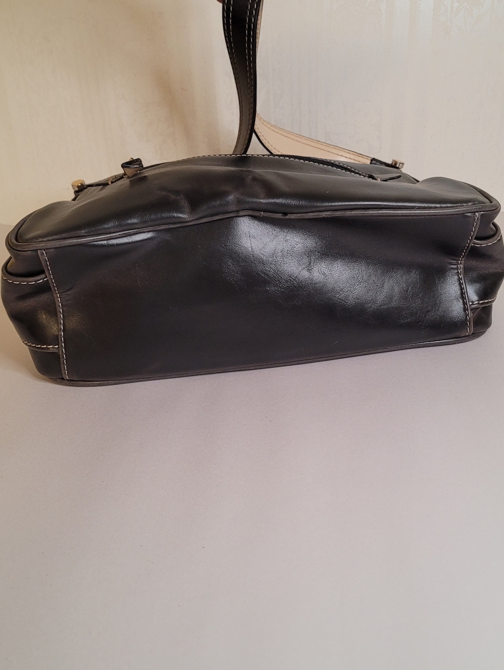 Liz Claiborne Black Shoulder Bag - Picture 9 of 14